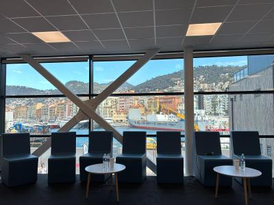 Photo prise à Nice lors de la conférence-débat « Prévention et Bien Vieillir : quelle place pour les Services à la Personne ? » organisée dans le cadre du Salon des Services à la Personne. Un moment d’échange réunissant experts, professionnels du secteur médico-social et acteurs territoriaux engagés pour le bien vieillir en Région Sud.